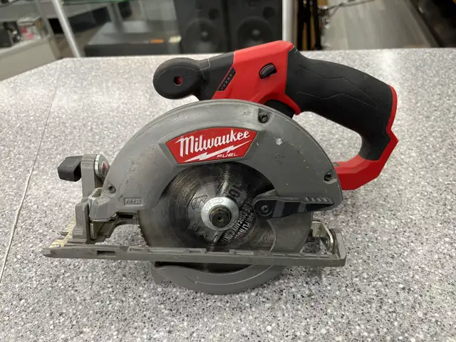 Milwaukee 2530 M12 Circular Saw