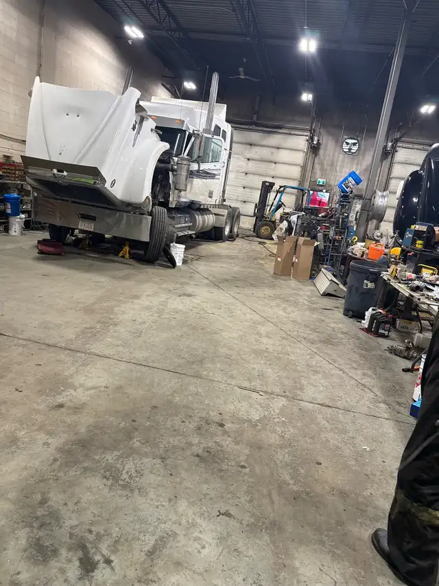 HIRING HEAVY DUTY MECHANIC - Photo 3