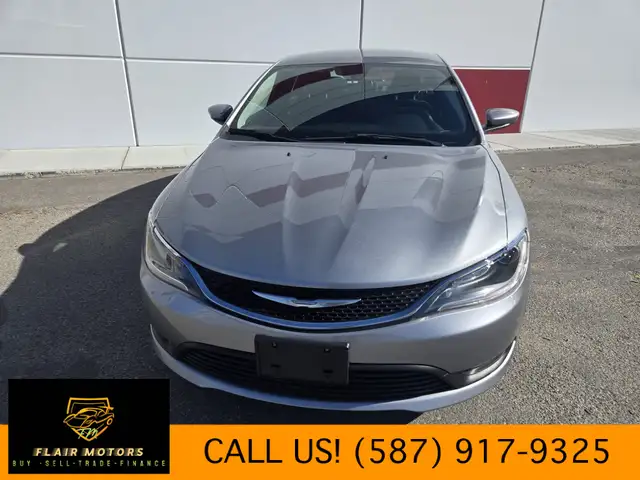 2015 Chrysler 200 (One owner) - Photo 2