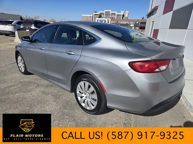 2015 Chrysler 200 (One owner) - Photo 5