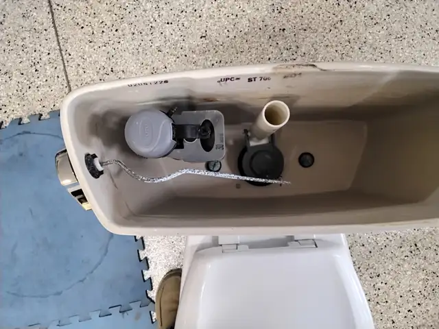 Toto Toilet - Photo 4