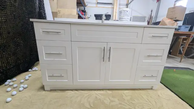 60' white vanity and tap - Photo 2
