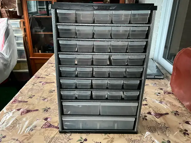 Petite armoire à 38 tiroirs et marteau - Photo 3