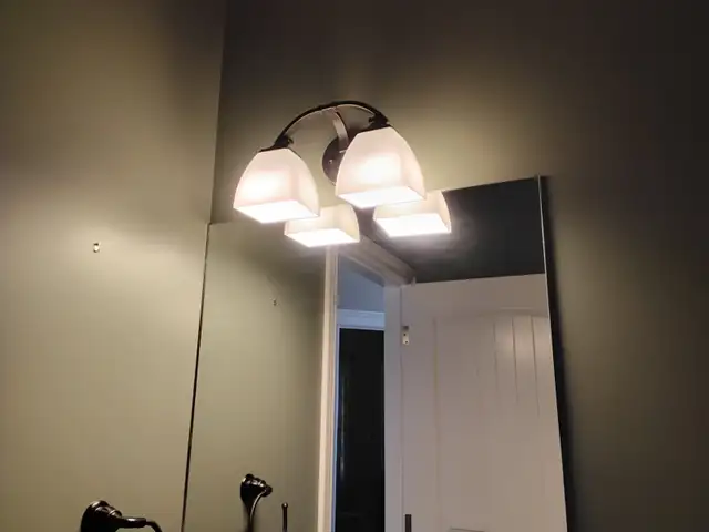 Bathroom Mirror - Photo 2