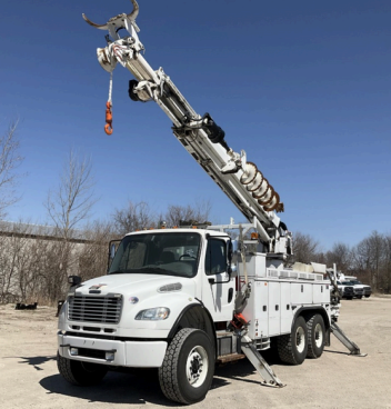2017 Freightliner M2-106 Altec DM45-BR Digger Derrick - Photo 4