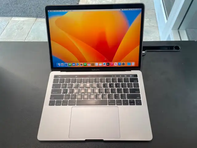 Apple MacBook Pro, 2016, 250GB, Touch Bar.