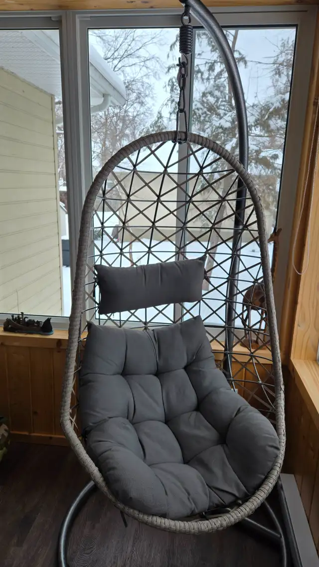 Patio swinging basket chair. Like new condition. - Photo 2