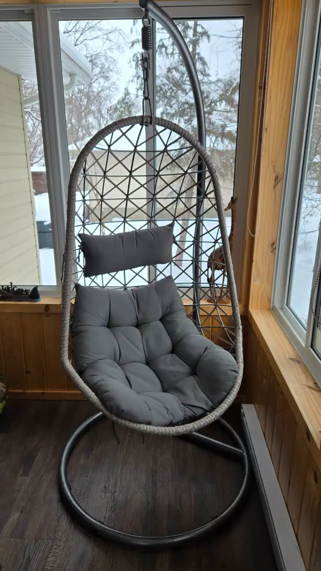 Patio swinging basket chair. Like new condition. - Photo 3