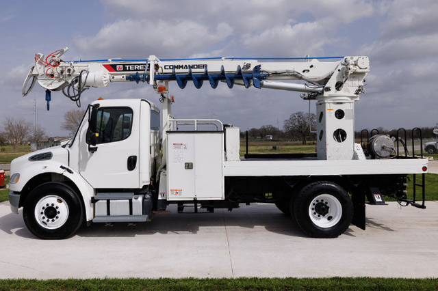 2016 Freightliner M2 Commander 4047 Digger Derrick