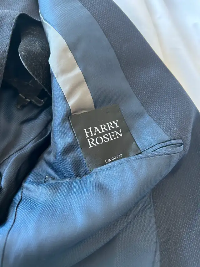 Dark Navy Armani Collezioni 3-Piece Suit – Size 48 - Photo 3