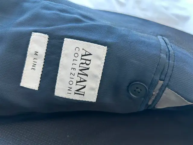 Dark Navy Armani Collezioni 3-Piece Suit – Size 48 - Photo 4