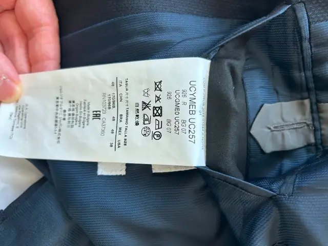 Dark Navy Armani Collezioni 3-Piece Suit – Size 48 - Photo 6