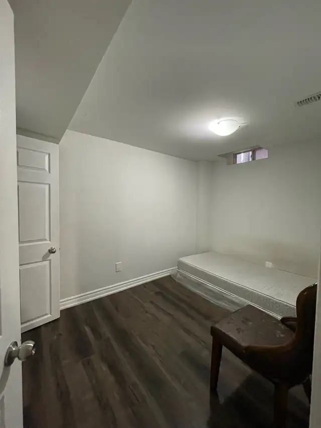 2 bedroom, 1 bathroom in Scarborough! - Photo 3