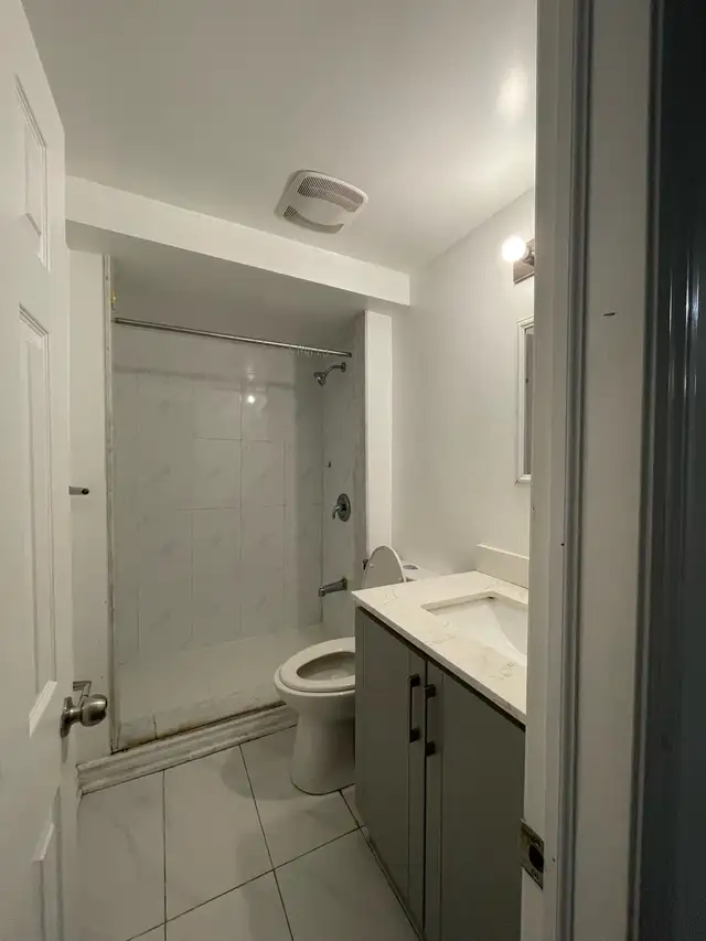 2 bedroom, 1 bathroom in Scarborough! - Photo 4