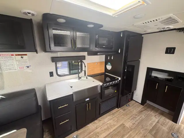 2022 Forest River Cherokee Greywolf 25 RRT Toy Hauler$19995! - Photo 10