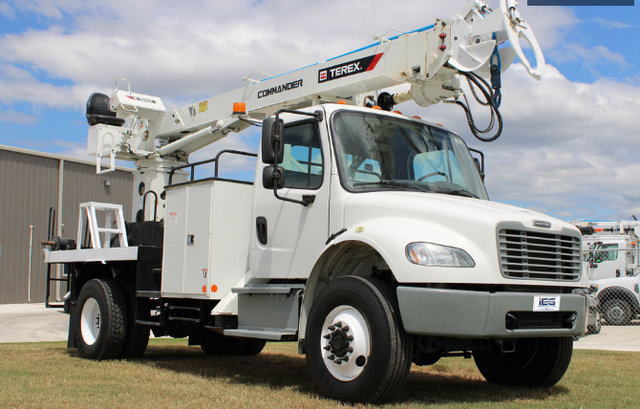 2017 Freightliner M2 Terex Commander 4047 Digger Derrick