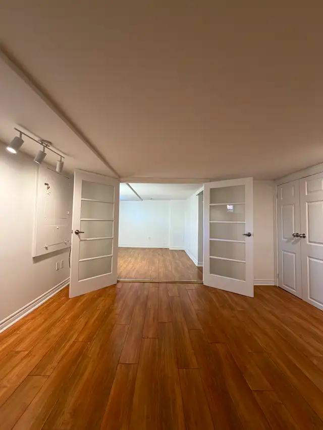 1bd Light-Filled Basement Suite in Corso Italia   Private Yard