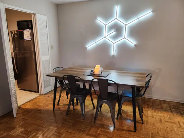 1 bedroom in 2-bedroom apartment for rent in North York - Photo 4