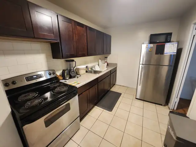 1 bedroom in 2-bedroom apartment for rent in North York - Photo 5