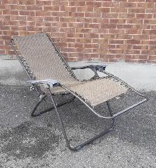 Zero gravity lounge chair