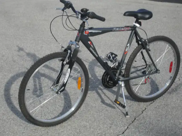 BARELY USED IT 26' RALEIGH MATTERHORN 21 SPD WITH SUSPENSION!