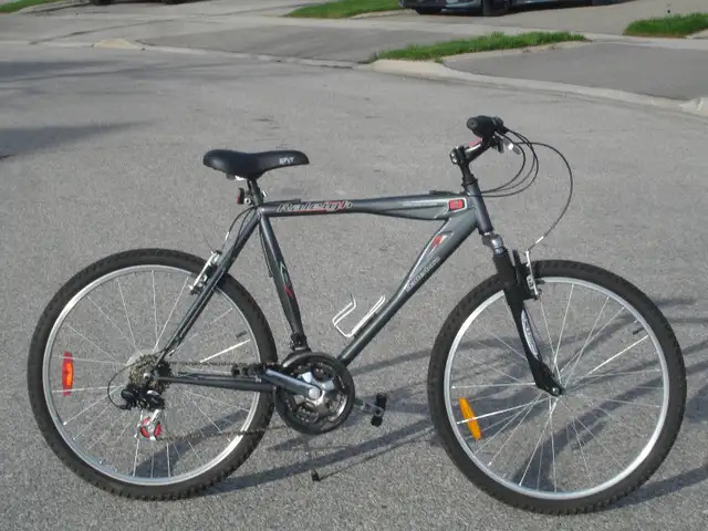 BARELY USED IT 26' RALEIGH MATTERHORN 21 SPD WITH SUSPENSION! - Photo 4