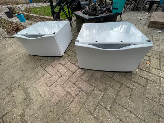 Washer & Dryer pedestal (whirlpool)27"