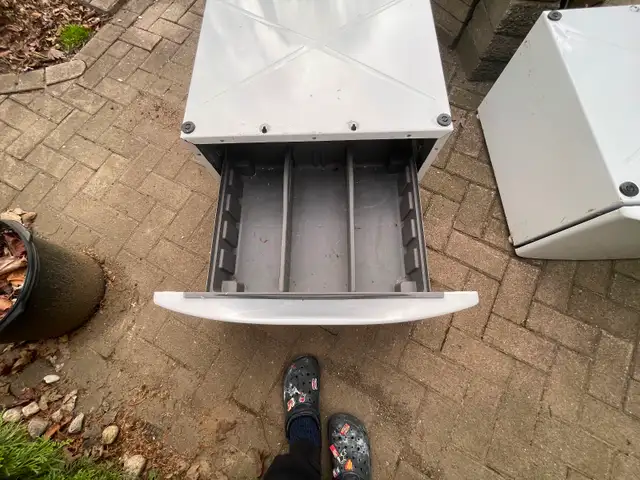 Washer & Dryer pedestal (whirlpool)27" - Photo 3