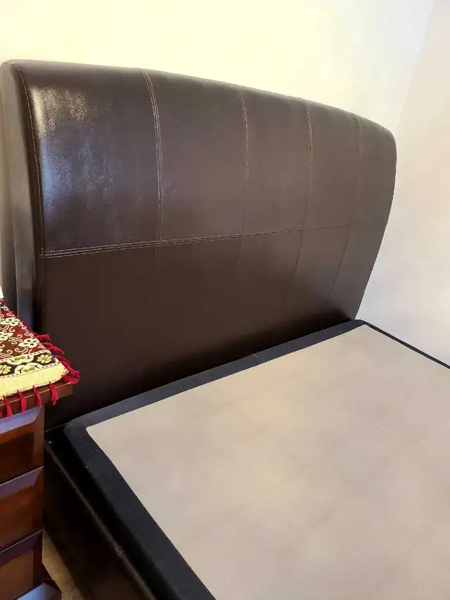 Leather Bed looks new $250 with box - Photo 3