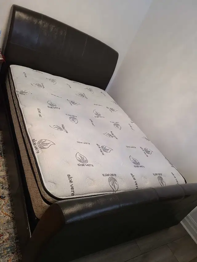 Leather Bed looks new $250 with box - Photo 8