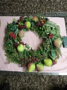 Pear wreath lights up