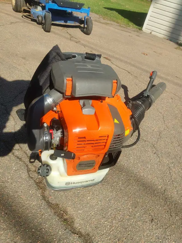 Husqvarna leaf blower 570BTS. Needs a tune-up. - Photo 2