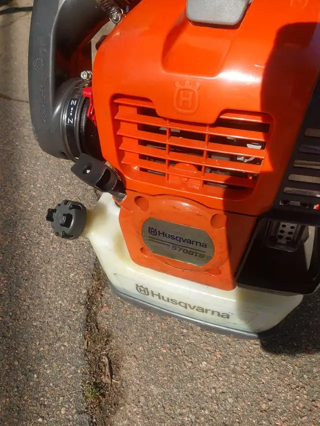 Husqvarna leaf blower 570BTS. Needs a tune-up. - Photo 4