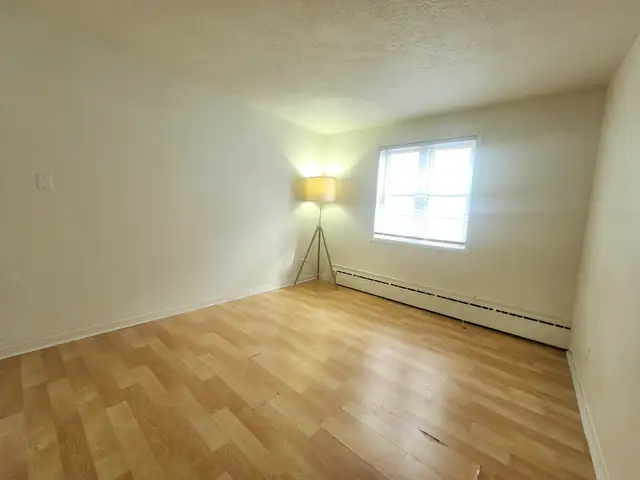 2 bedroom-apartment in Kitchener downtown $1600/M all inclusive - Photo 8