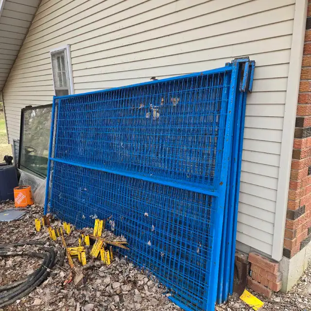 Windows and Temporary Fencing - Photo 4