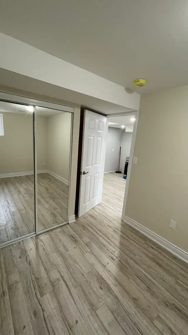 Spacious Basement with 2 bedrooms and 2 Parking spots - Photo 3