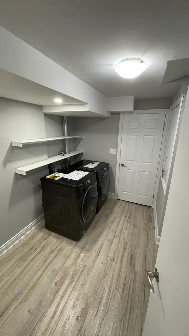 Spacious Basement with 2 bedrooms and 2 Parking spots - Photo 7