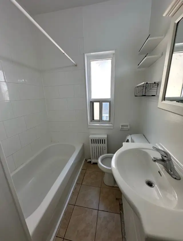 Bachelor - $1495 - 1 MONTH FREE - Photo 17