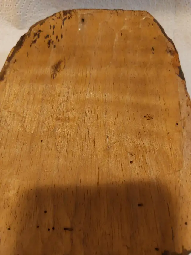 Hand-carved mask - Photo 3