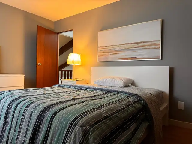 Pribate Room - Shared Bath - Photo 7