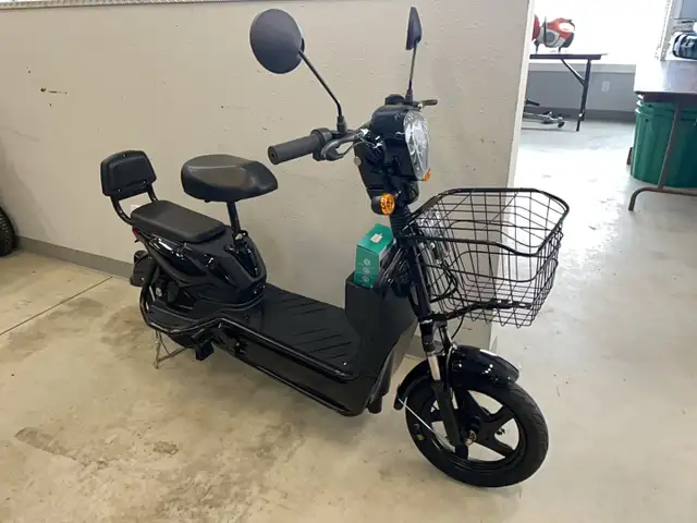 New 2025 IREV 48V Electric Scooter sold UNRESERVED APRIL 30