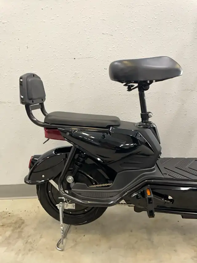 New 2025 IREV 48V Electric Scooter sold UNRESERVED APRIL 30 - Photo 3
