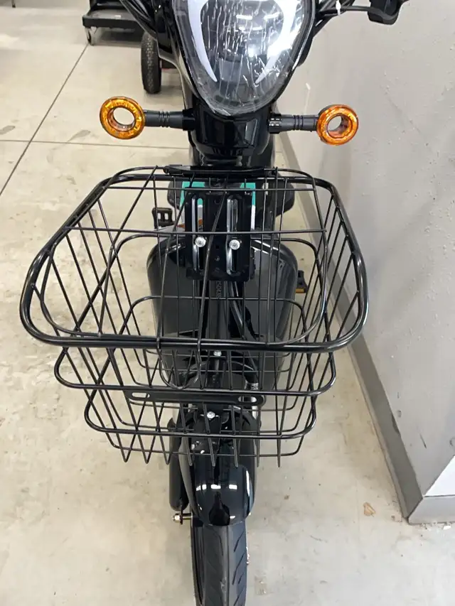 New 2025 IREV 48V Electric Scooter sold UNRESERVED APRIL 30 - Photo 4