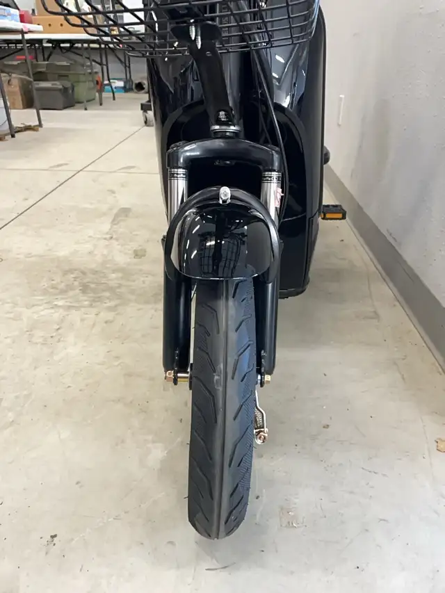 New 2025 IREV 48V Electric Scooter sold UNRESERVED APRIL 30 - Photo 5