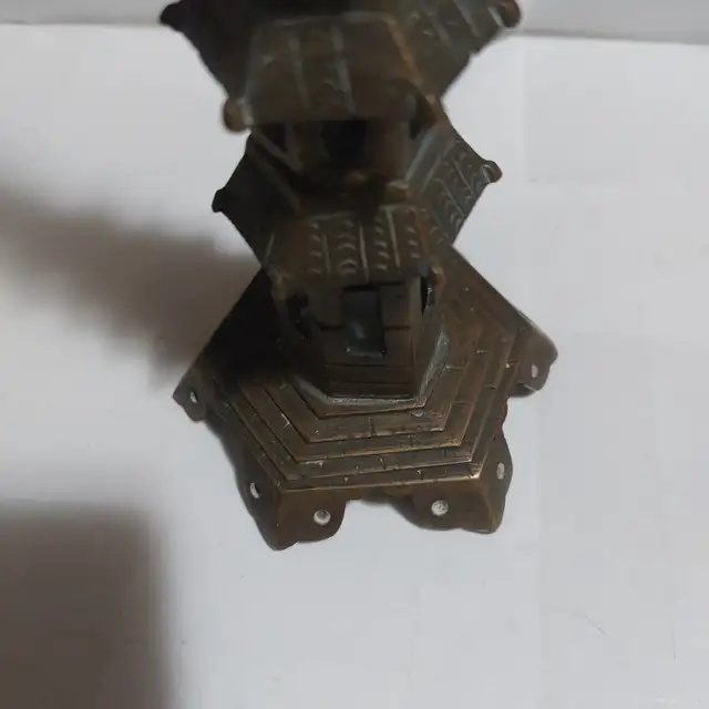 Vintage Pagoda Candlestick Holder - Photo 3
