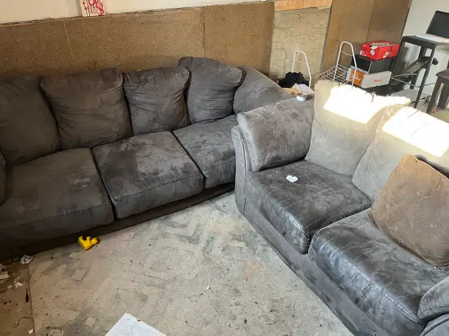 free couches, bed, dressers, desks. miscellaneous stuff - Photo 5