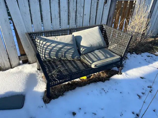 free couches, bed, dressers, desks. miscellaneous stuff - Photo 6