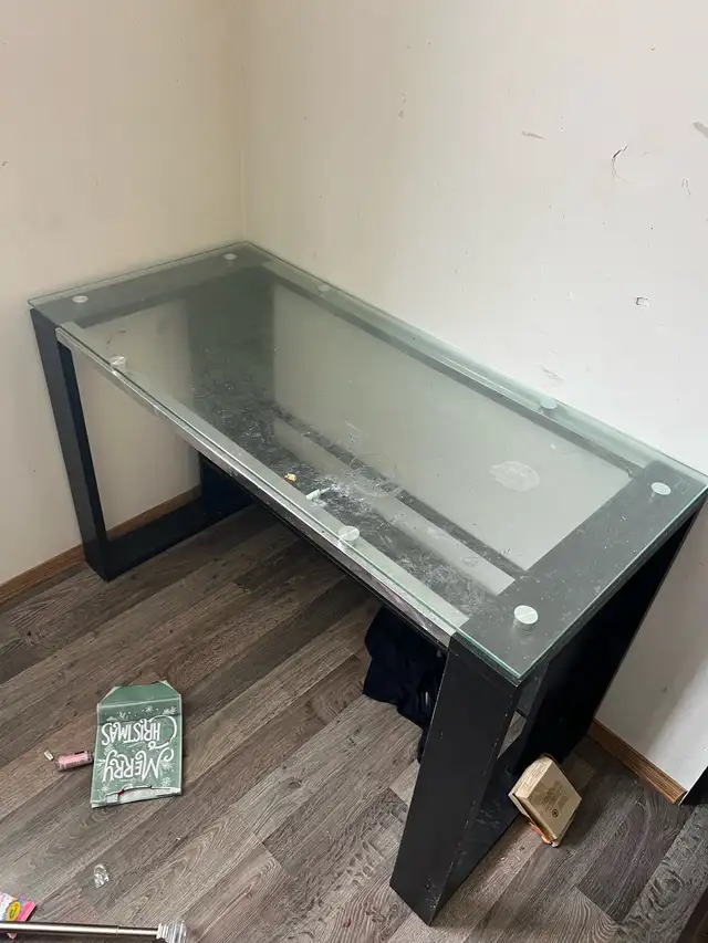 free couches, bed, dressers, desks. miscellaneous stuff - Photo 8