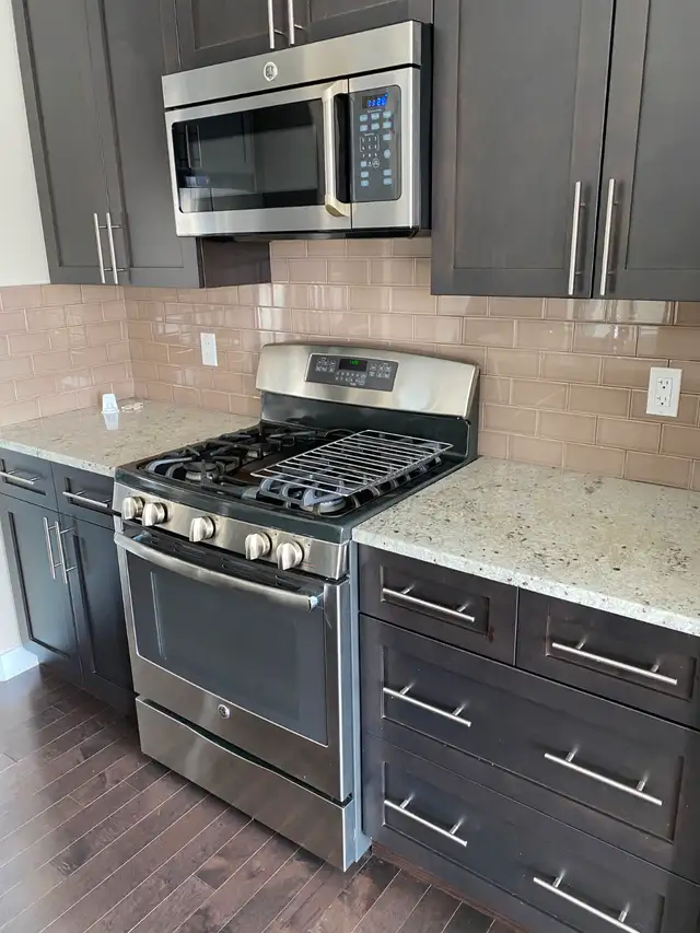 Modern 3-Bedroom Duplex w/ Double Garage in Keswick (Windermere) - Photo 10