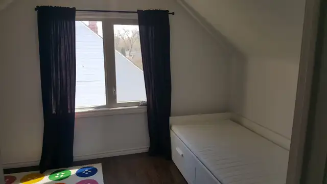 Available now, Crescentwood Winnipeg, 3 bedrooms 1 bathroom - Photo 3